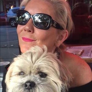 Meet your Posher, Caroline